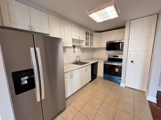 Building Photo - 2 Villa Verde Dr