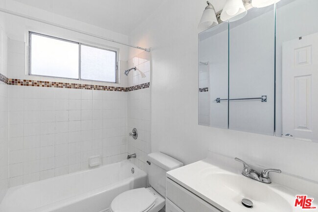 Building Photo - 2637 S Centinela Ave