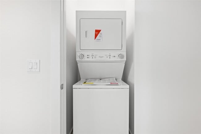 Building Photo - Modern 2-Bed Townhome with Attached 2-Car Garage & Balcony near Lower Greenville