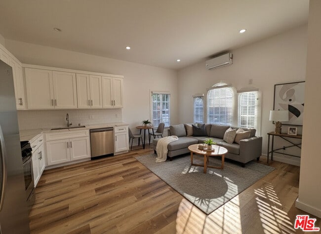 Building Photo - 1289 W 22nd St