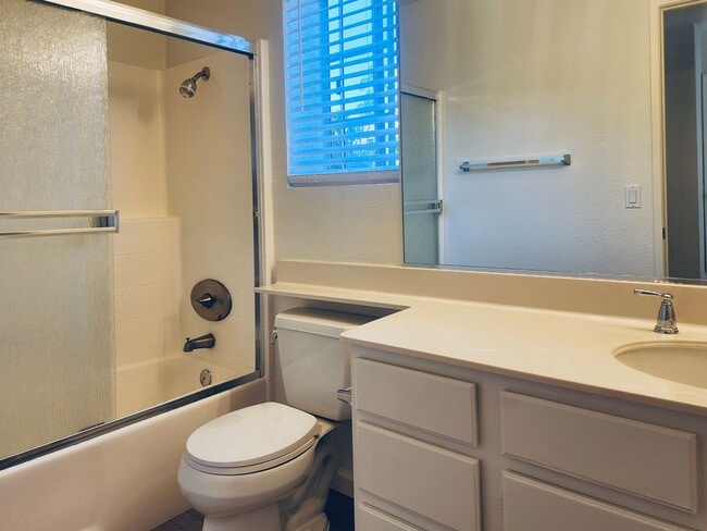 Building Photo - 2275 Hawthorne Pl