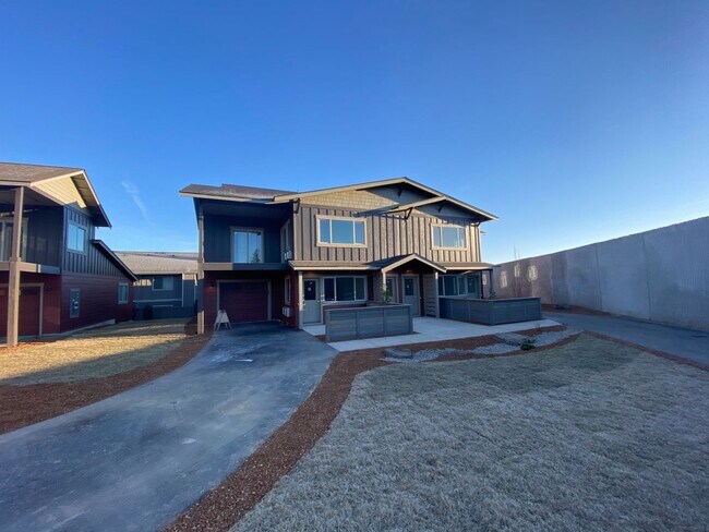 Building Photo - 99- 198 SW Maricopa Dr