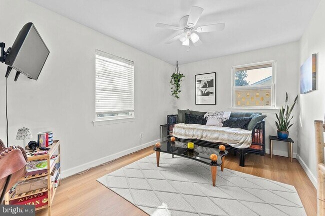 Building Photo - 601 Hanson Ave