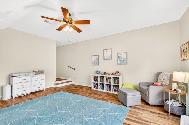 Building Photo - Spacious Living in the Heart of Whitehall