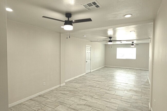 Building Photo - 8102 N 30th Dr