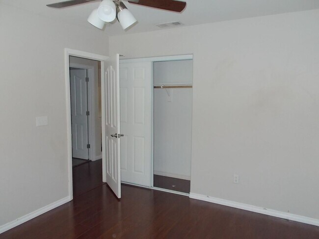 Building Photo - Spacious 4-Bedroom Home with Pool & 3-Car ...