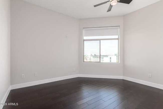 Building Photo - 945 E Playa Del Norte Dr