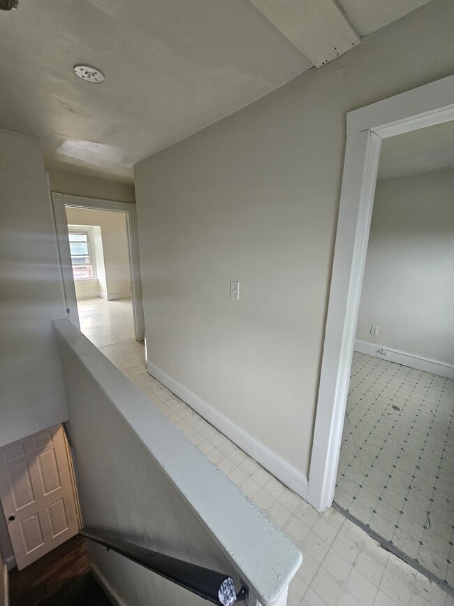 Building Photo - 619 Rockland St