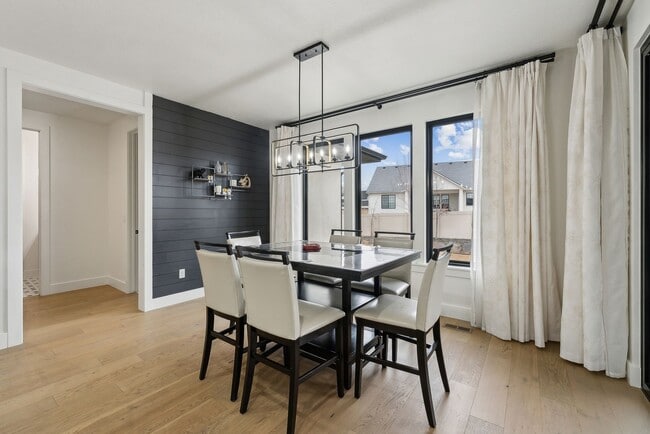 Building Photo - Stunning Single Family Home In Beautiful N...