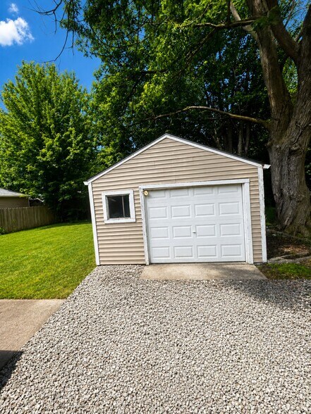 Building Photo - 4724 Homewood Dr