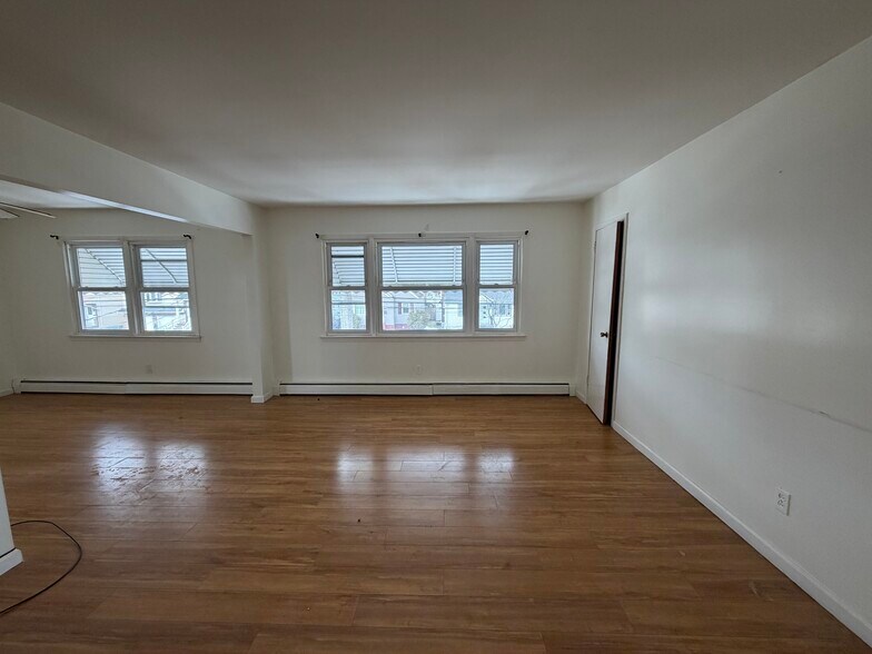 Living Room - 626 Middlesex St