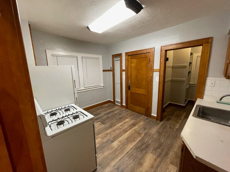 Kitchen - 2055 S 77th St