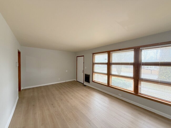 Building Photo - 2106 NW Sullivan Rd