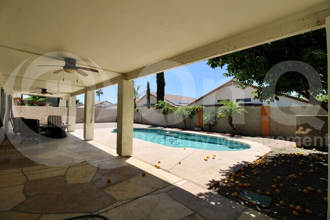 Building Photo - 511 E Pinto Dr