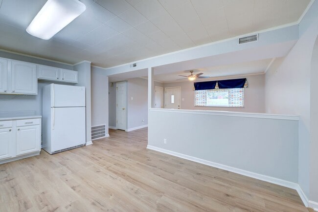 Building Photo - Dog Friendly 3 Bed 1 Bath Ranch Home With ...