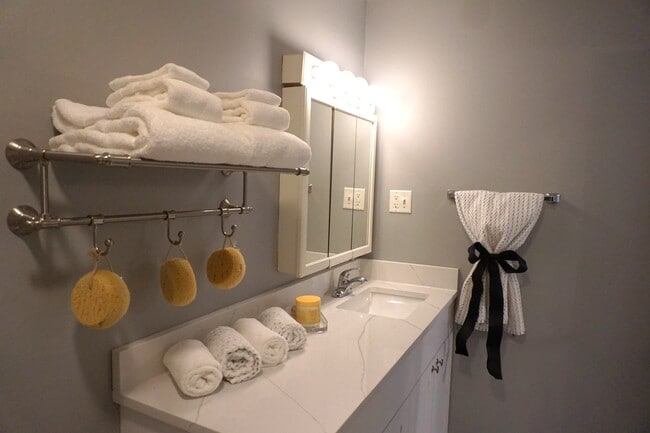 Building Photo - 2650 Brookwood Way Dr