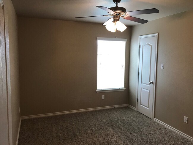 Building Photo - 4601 Skyflower Ln