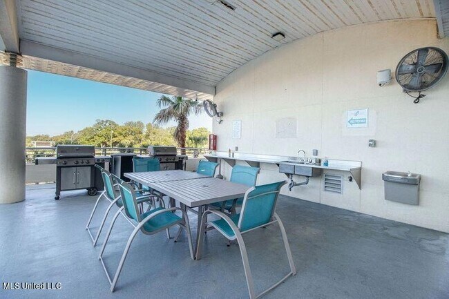 Building Photo - 2060 Beach Blvd