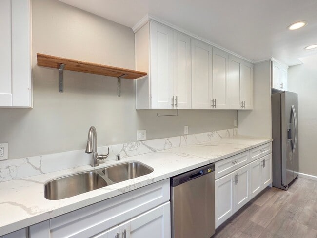 Building Photo - Spacious 4BR/2BA Home in Lemon Grove with ...