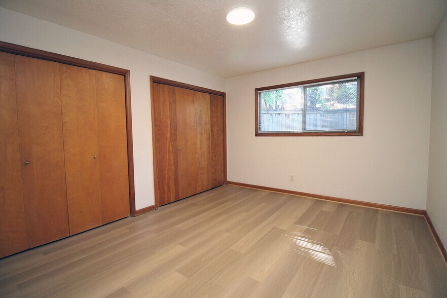 Building Photo - 3200-3236 SW Marigold St