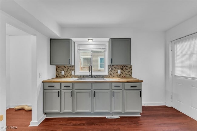 Building Photo - 9618 Willard Ave