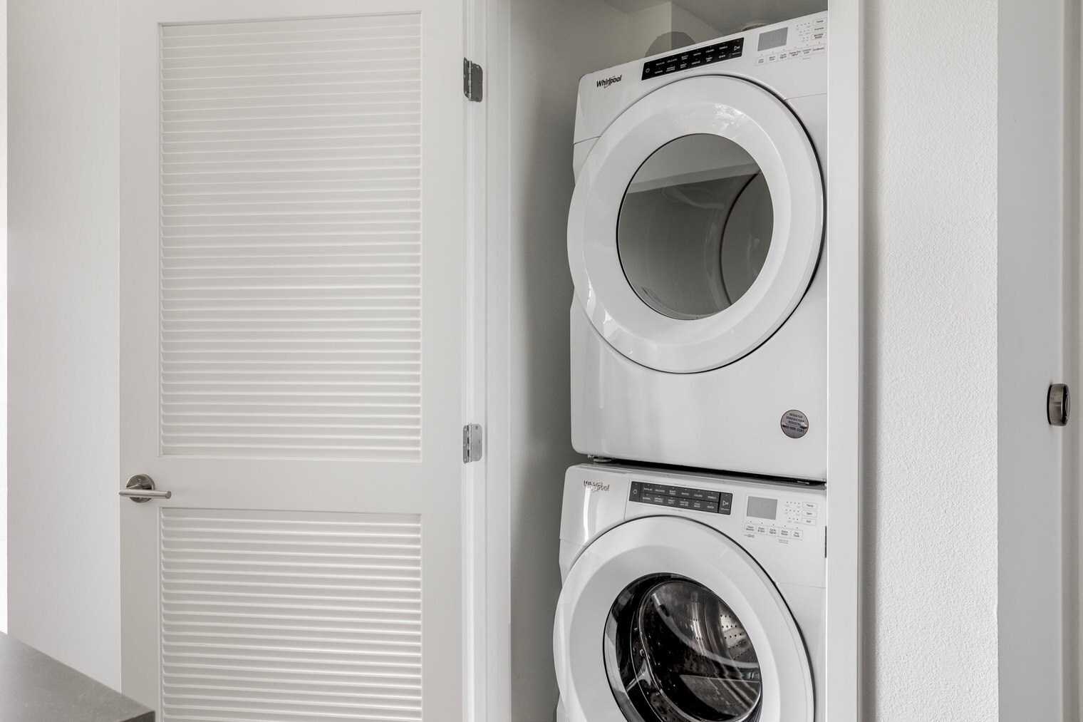 Building Photo - 101 River Pk Dr