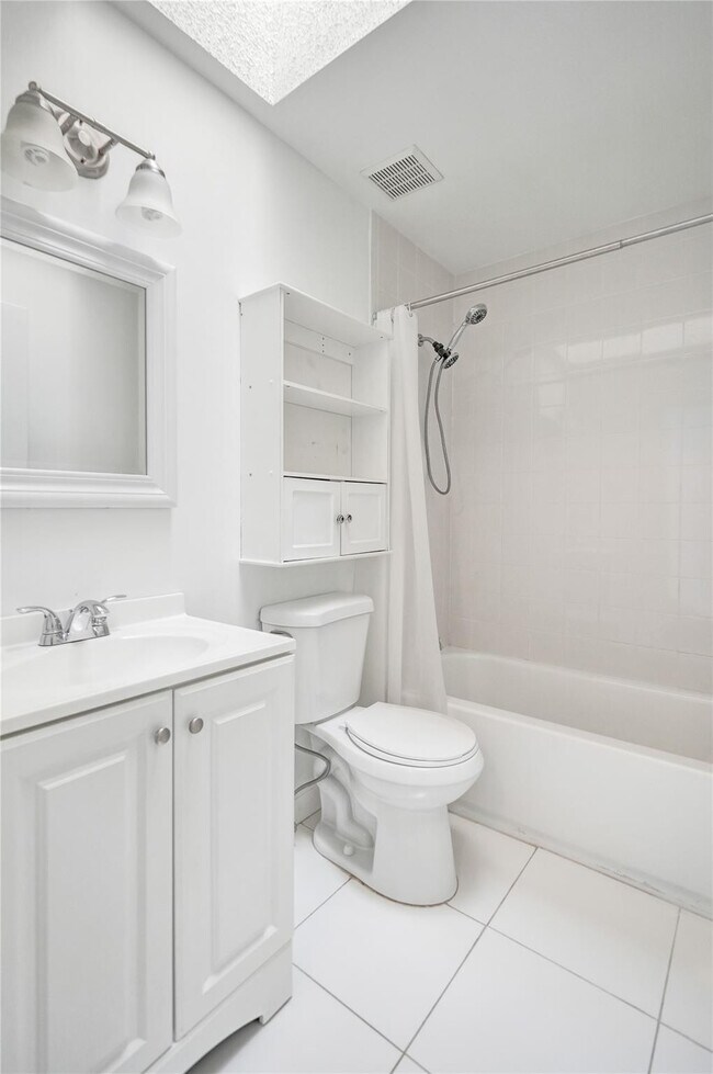 Building Photo - 11652 NW 19th Dr