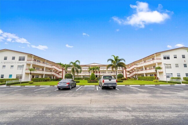 Building Photo - 365 Brighton I