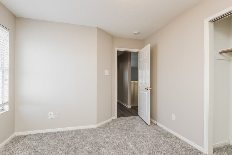 Building Photo - 12131 English Brook Cir