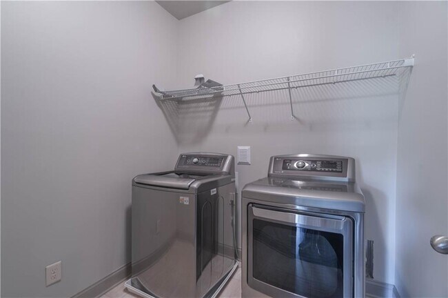 Building Photo - 2121 Spring Sound Ln