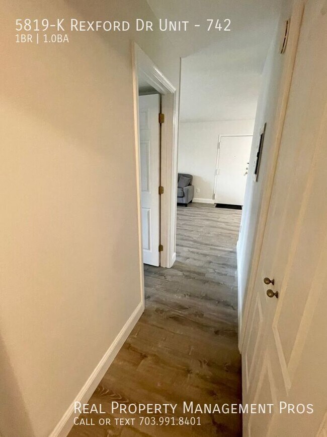 Building Photo - 5819-K Rexford Dr Unit-742