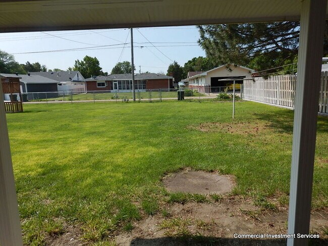 Building Photo - 2214 Anna Ave