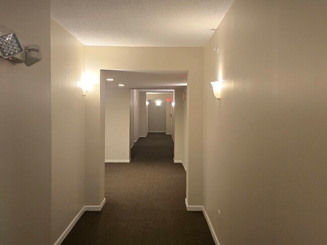 Building Photo - 635 Perrie Dr