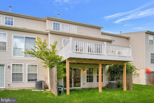 Building Photo - 7641 Fairbrook Rd