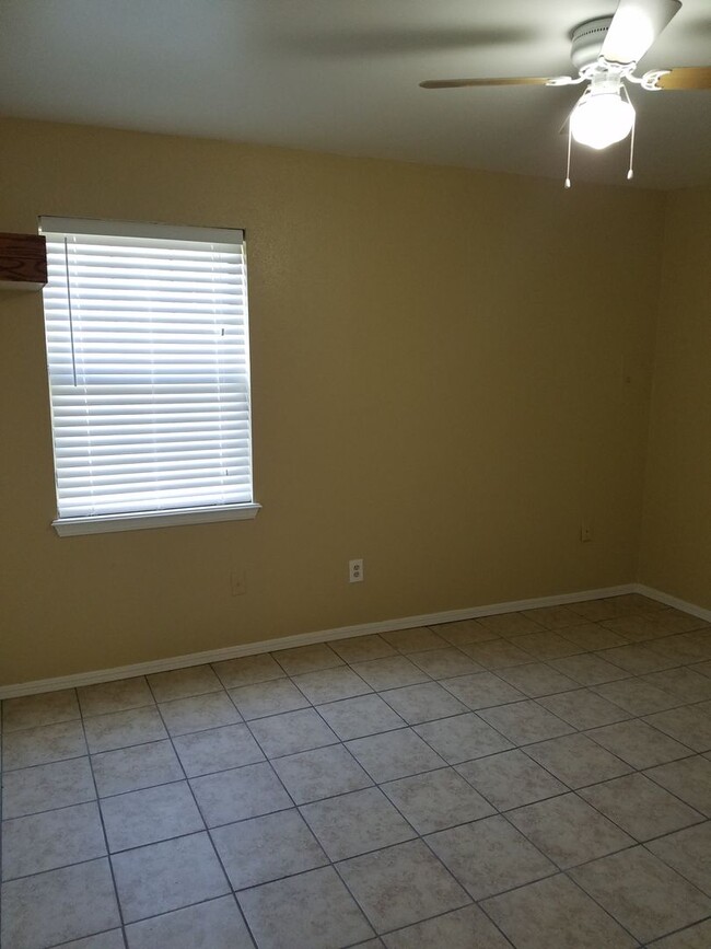 Building Photo - 2 Bedroom, 1.5 Bathroom 1st Floor Condo wi...
