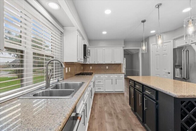 Building Photo - 2105 Murfield Dr