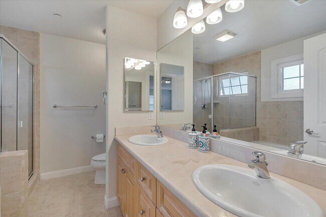 Building Photo - Wow! What a Great Home!