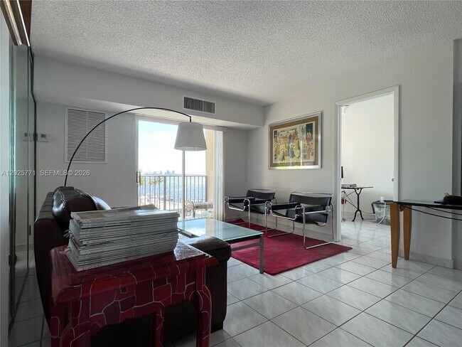 Building Photo - 2201 Brickell Ave