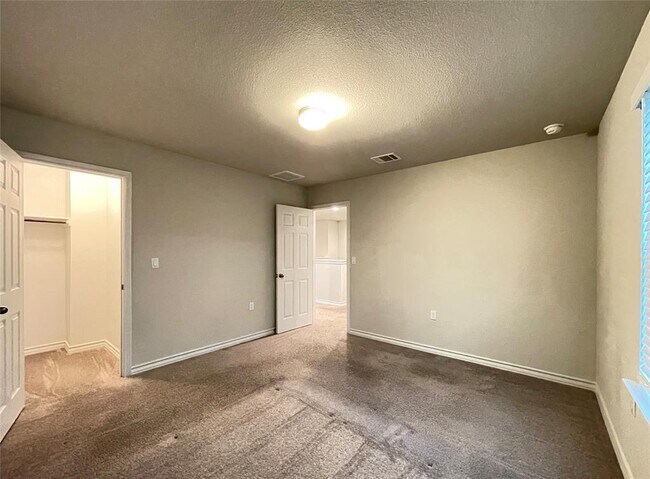 Building Photo - 1603 Denesa Dr