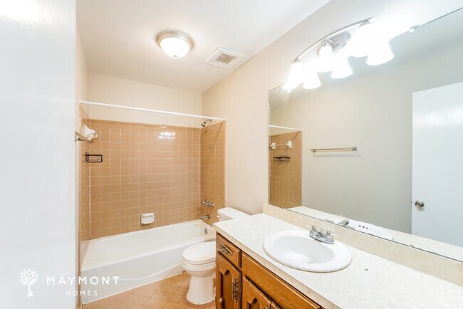 Building Photo - Inviting Three-Bedroom Home