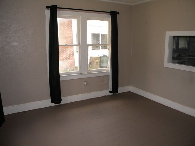 Building Photo - 1014 NE 8th Ave