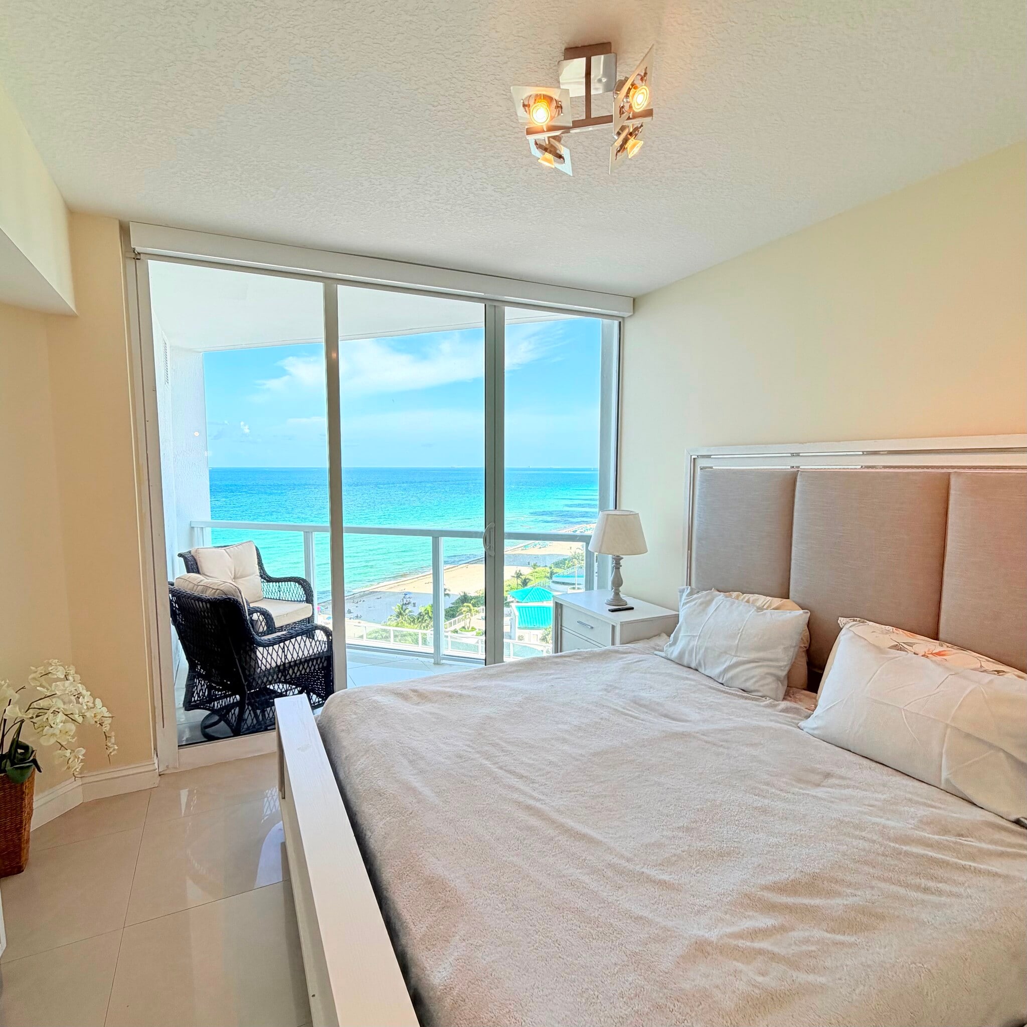Building Photo - 16699 Collins Ave
