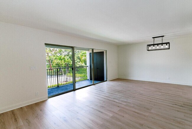 Building Photo - 5458 Via Delray Blvd