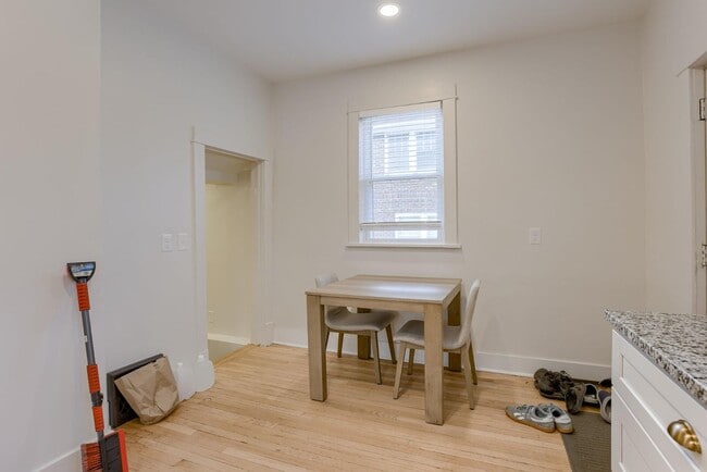 Building Photo - 3820 Chicago St