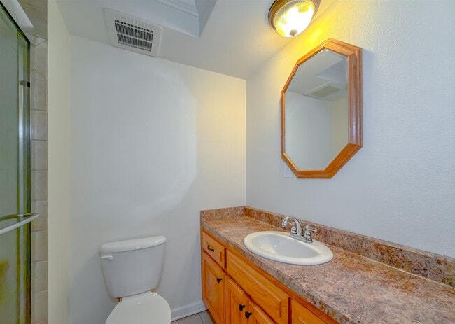 Building Photo - 810 Devon Dr