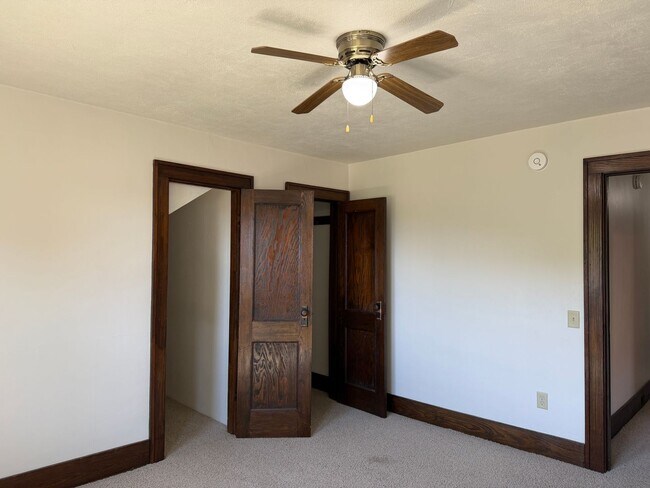 Building Photo - 5- Bedroom House for Rent in Chaseburg