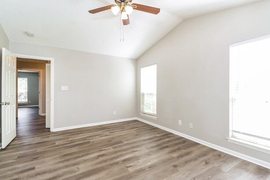 Building Photo - 2601 Clarencefield Dr