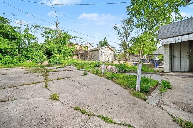 Building Photo - 5114 Brooklyn Ave