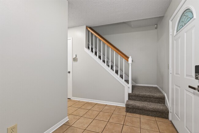 Building Photo - 21215 Park Bluff Dr