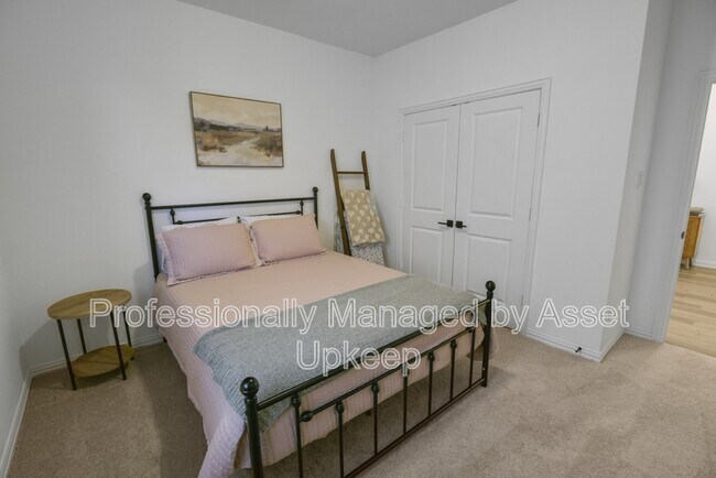 Building Photo - 702 Charity Dr